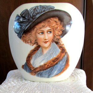 ART VASE 1920s STYLE w LADY PORTRAIT in BLUE HAT & FLIRTY LOOK OVAL SHAPE, EUC